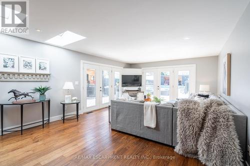 793 Centre Road, Hamilton, ON - Indoor Photo Showing Living Room