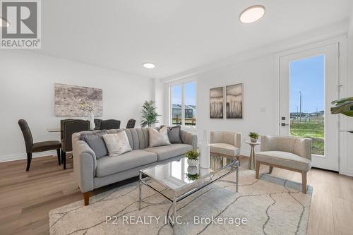 7481 Splendour Drive, Niagara Falls, ON - Indoor Photo Showing Living Room