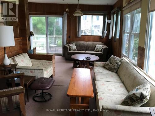14 Major Street, Kawartha Lakes, ON - Indoor Photo Showing Living Room
