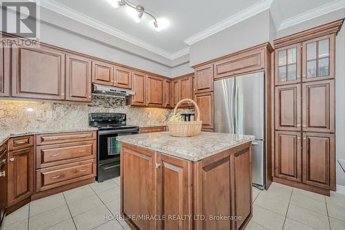 80 Meadowbank Drive, Hamilton, ON - Indoor Photo Showing Kitchen