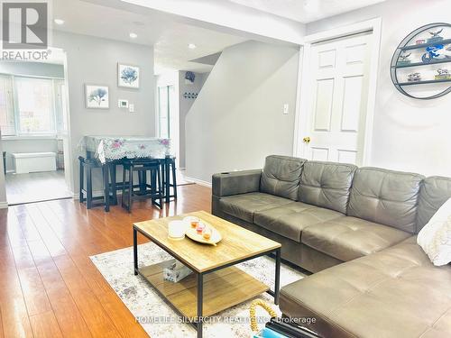 684 Hillview Road, Cambridge, ON - Indoor Photo Showing Living Room