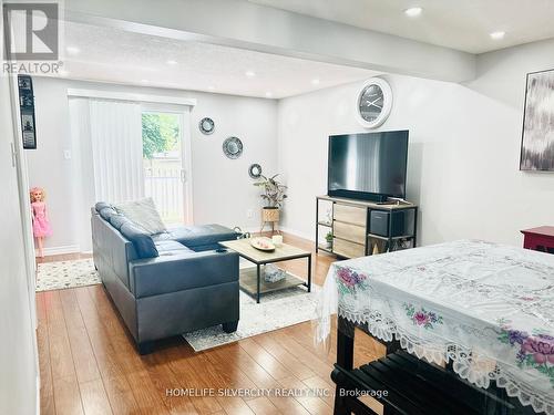 684 Hillview Road, Cambridge, ON - Indoor Photo Showing Living Room