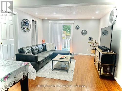 684 Hillview Road, Cambridge, ON - Indoor Photo Showing Living Room