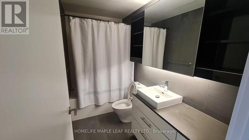 613 - 32 Trolley Crescent, Toronto, ON - Indoor Photo Showing Bathroom