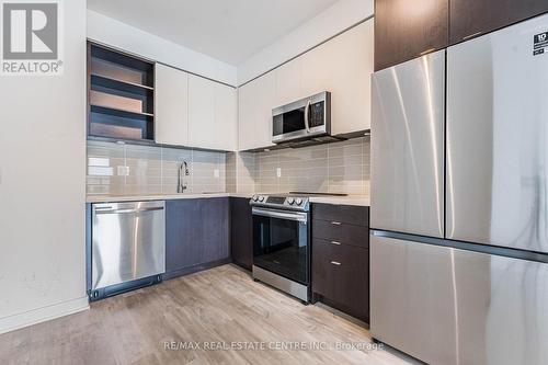 305B - 4655 Metcalf Avenue, Mississauga, ON - Indoor Photo Showing Kitchen With Upgraded Kitchen