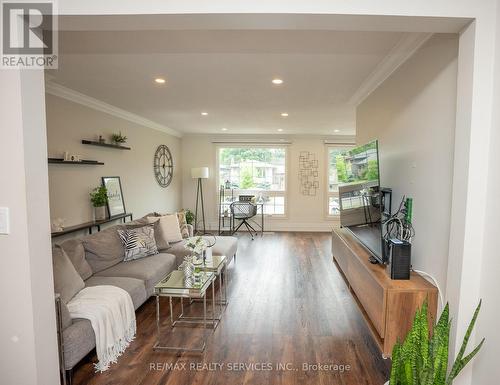 3469 Caplan Crescent, Burlington, ON - Indoor Photo Showing Living Room