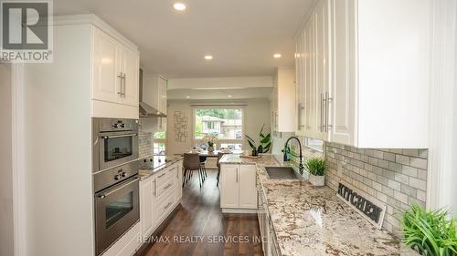 3469 Caplan Crescent, Burlington, ON - Indoor Photo Showing Kitchen