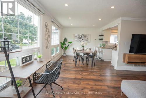 3469 Caplan Crescent, Burlington, ON - Indoor Photo Showing Dining Room