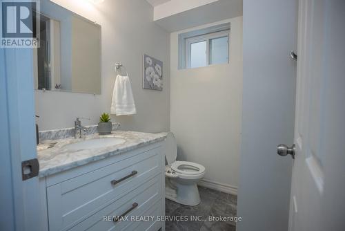 3469 Caplan Crescent, Burlington, ON - Indoor Photo Showing Bathroom
