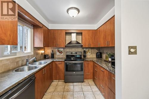 2873 Gulfstream Way, Mississauga, ON - Indoor Photo Showing Kitchen With Double Sink