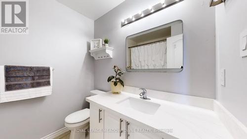 28 Pont Lane E, Toronto, ON - Indoor Photo Showing Bathroom
