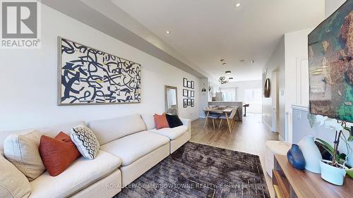 28 Pont Lane E, Toronto, ON - Indoor Photo Showing Living Room