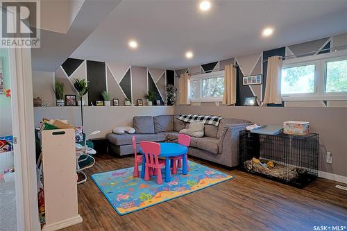 34 Morton Bay, Regina, SK - Indoor Photo Showing Living Room