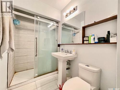 212 Cumberland Avenue S, Saskatoon, SK - Indoor Photo Showing Bathroom