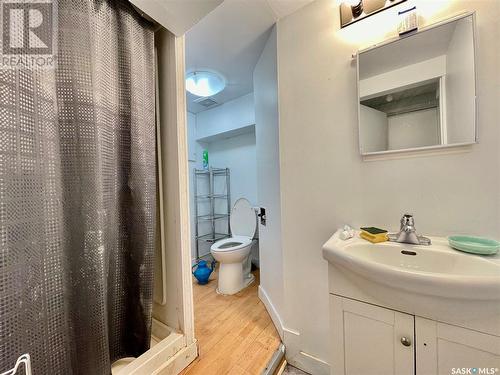 212 Cumberland Avenue S, Saskatoon, SK - Indoor Photo Showing Bathroom