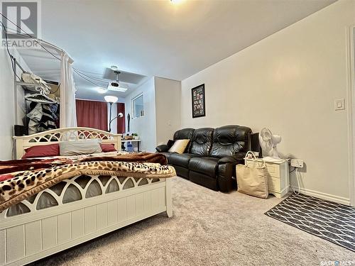 212 Cumberland Avenue S, Saskatoon, SK - Indoor Photo Showing Bedroom