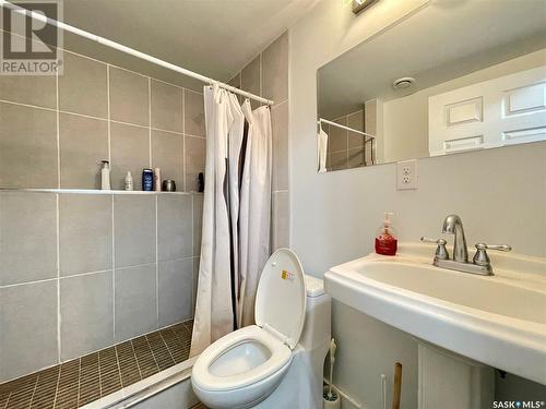 212 Cumberland Avenue S, Saskatoon, SK - Indoor Photo Showing Bathroom