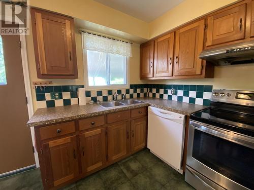 4828 Scott Avenue, Terrace, BC - Indoor Photo Showing Kitchen With Double Sink