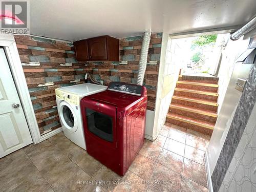 1529 Hall Avenue, Windsor, ON - Indoor Photo Showing Laundry Room