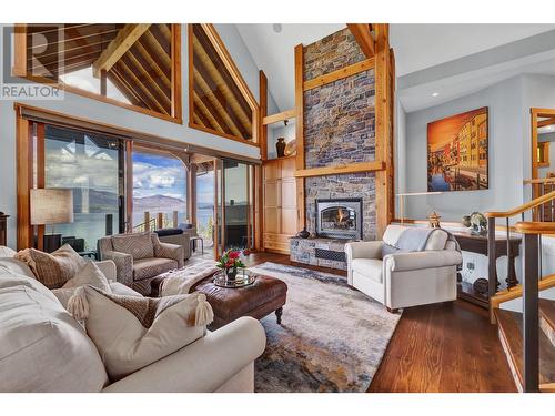 414 Okaview Road, Kelowna, BC - Indoor Photo Showing Living Room With Fireplace