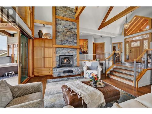 414 Okaview Road, Kelowna, BC - Indoor Photo Showing Living Room With Fireplace