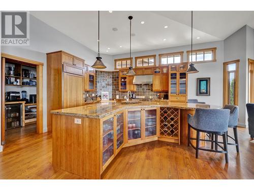 414 Okaview Road, Kelowna, BC - Indoor Photo Showing Kitchen With Upgraded Kitchen