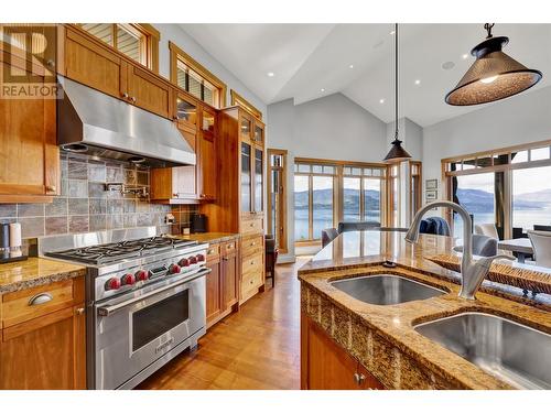 414 Okaview Road, Kelowna, BC - Indoor Photo Showing Kitchen