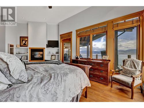 414 Okaview Road, Kelowna, BC - Indoor Photo Showing Bedroom With Fireplace