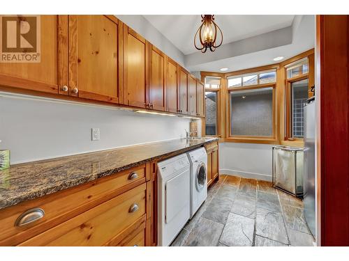 414 Okaview Road, Kelowna, BC - Indoor Photo Showing Kitchen