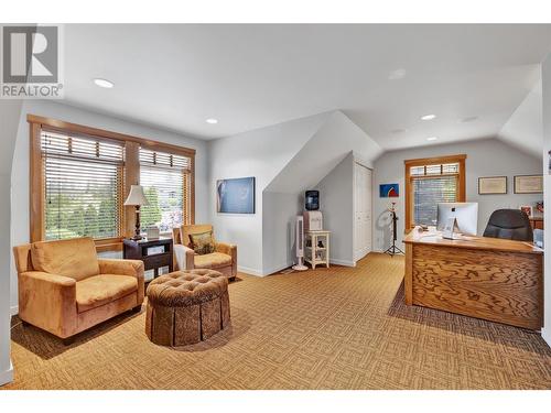 414 Okaview Road, Kelowna, BC - Indoor Photo Showing Living Room