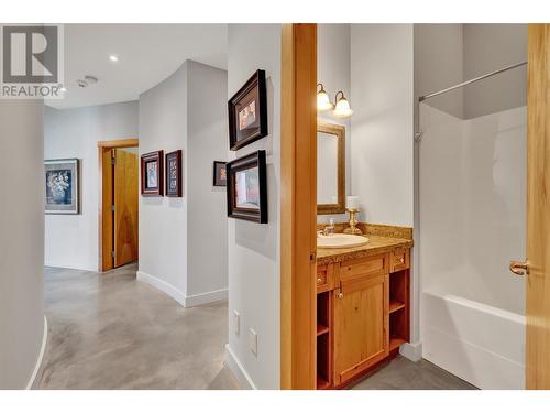 414 Okaview Road, Kelowna, BC - Indoor Photo Showing Bathroom
