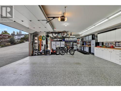 414 Okaview Road, Kelowna, BC - Indoor Photo Showing Garage