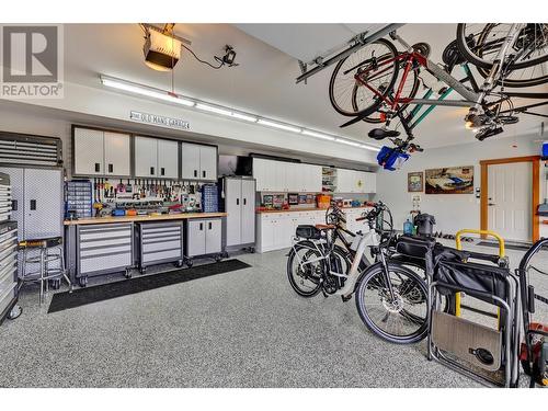 414 Okaview Road, Kelowna, BC - Indoor Photo Showing Garage