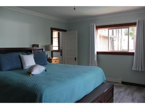 316 3Rd Avenue Nw, Nakusp, BC - Indoor Photo Showing Bedroom