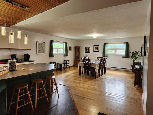 316 3Rd Avenue Nw, Nakusp, BC - Indoor Photo Showing Dining Room
