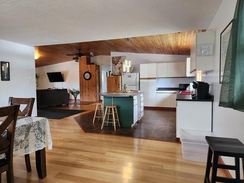 316 3Rd Avenue Nw, Nakusp, BC - Indoor