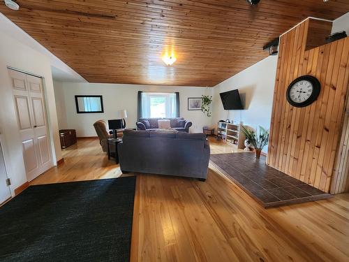 316 3Rd Avenue Nw, Nakusp, BC - Indoor