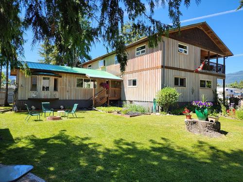 316 3Rd Avenue Nw, Nakusp, BC - Outdoor With Balcony