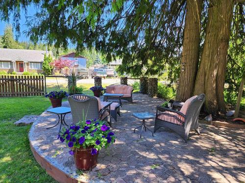 316 3Rd Avenue Nw, Nakusp, BC - Outdoor With Deck Patio Veranda