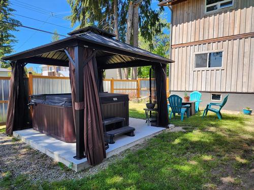 316 3Rd Avenue Nw, Nakusp, BC - Outdoor With Deck Patio Veranda