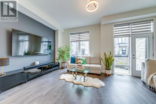 16 Gerussi Street, Vaughan (Vellore Village), ON - Indoor Photo Showing Living Room