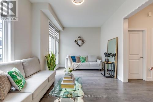 16 Gerussi Street, Vaughan (Vellore Village), ON - Indoor Photo Showing Living Room