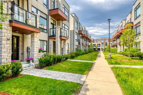 16 Gerussi Street, Vaughan (Vellore Village), ON - Outdoor With Facade