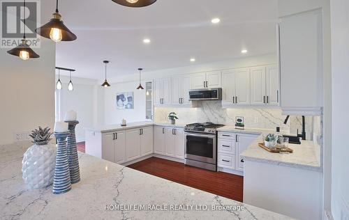 7497 County Rd 91, Clearview (Stayner), ON - Indoor Photo Showing Kitchen With Upgraded Kitchen