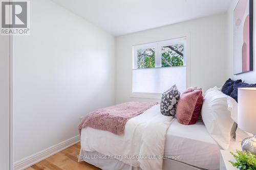 583 Taplow Crescent, Oakville, ON - Indoor Photo Showing Bedroom