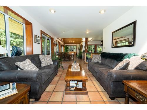 702 Forner Road, Lister, BC - Indoor Photo Showing Living Room