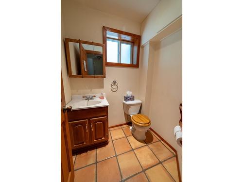 702 Forner Road, Lister, BC - Indoor Photo Showing Bathroom