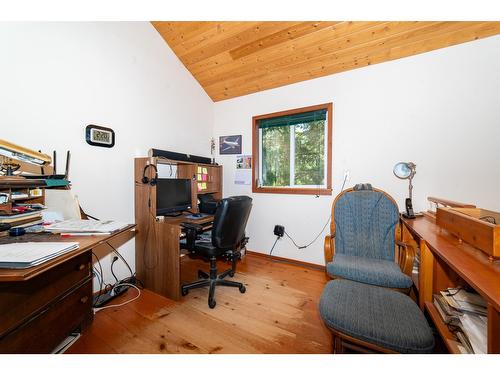 702 Forner Road, Lister, BC - Indoor Photo Showing Office