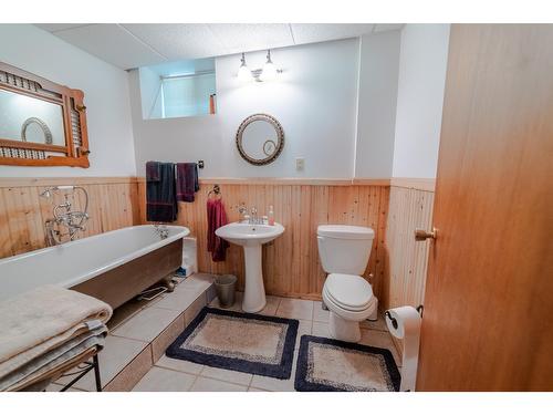 702 Forner Road, Lister, BC - Indoor Photo Showing Bathroom