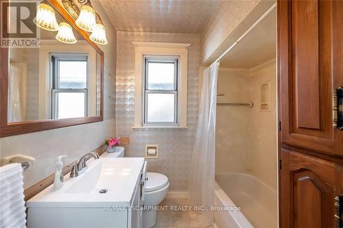 219 St. Clair Boulevard, Hamilton, ON - Indoor Photo Showing Bathroom